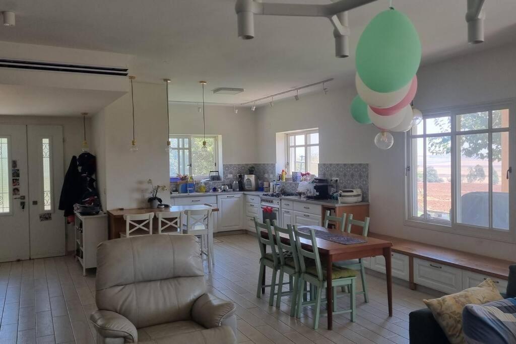וילה במושב בנוף מושלם כל השנה Apartment Moledet ภายนอก รูปภาพ